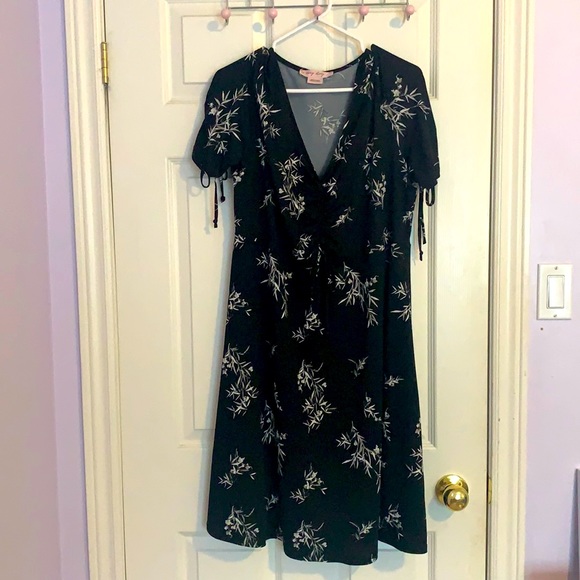 🎉2/50 Beautiful Floral Dress - Picture 1 of 4